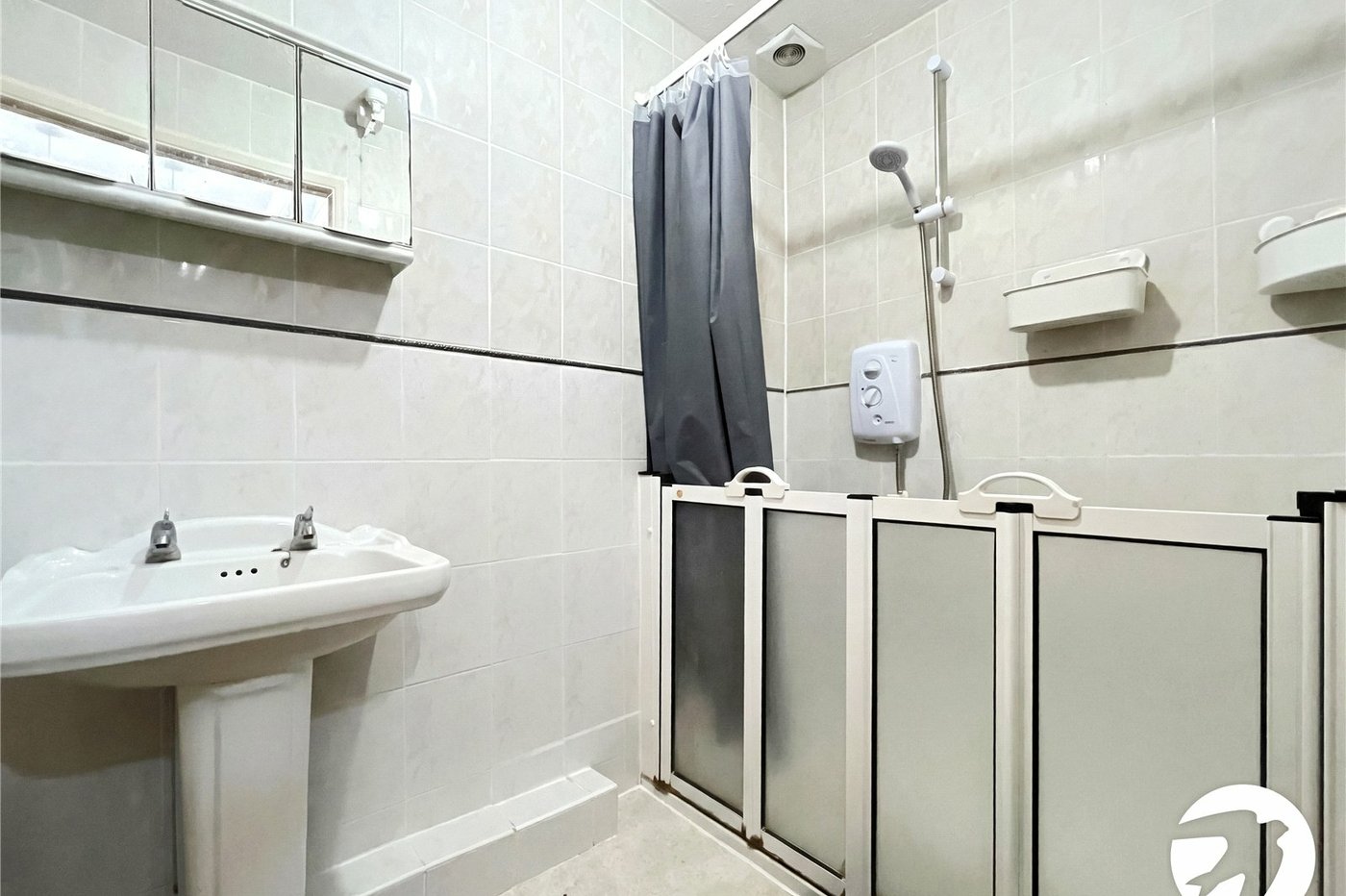 3 bedroom house to rent in Rainham | Robinson Michael & Jackson