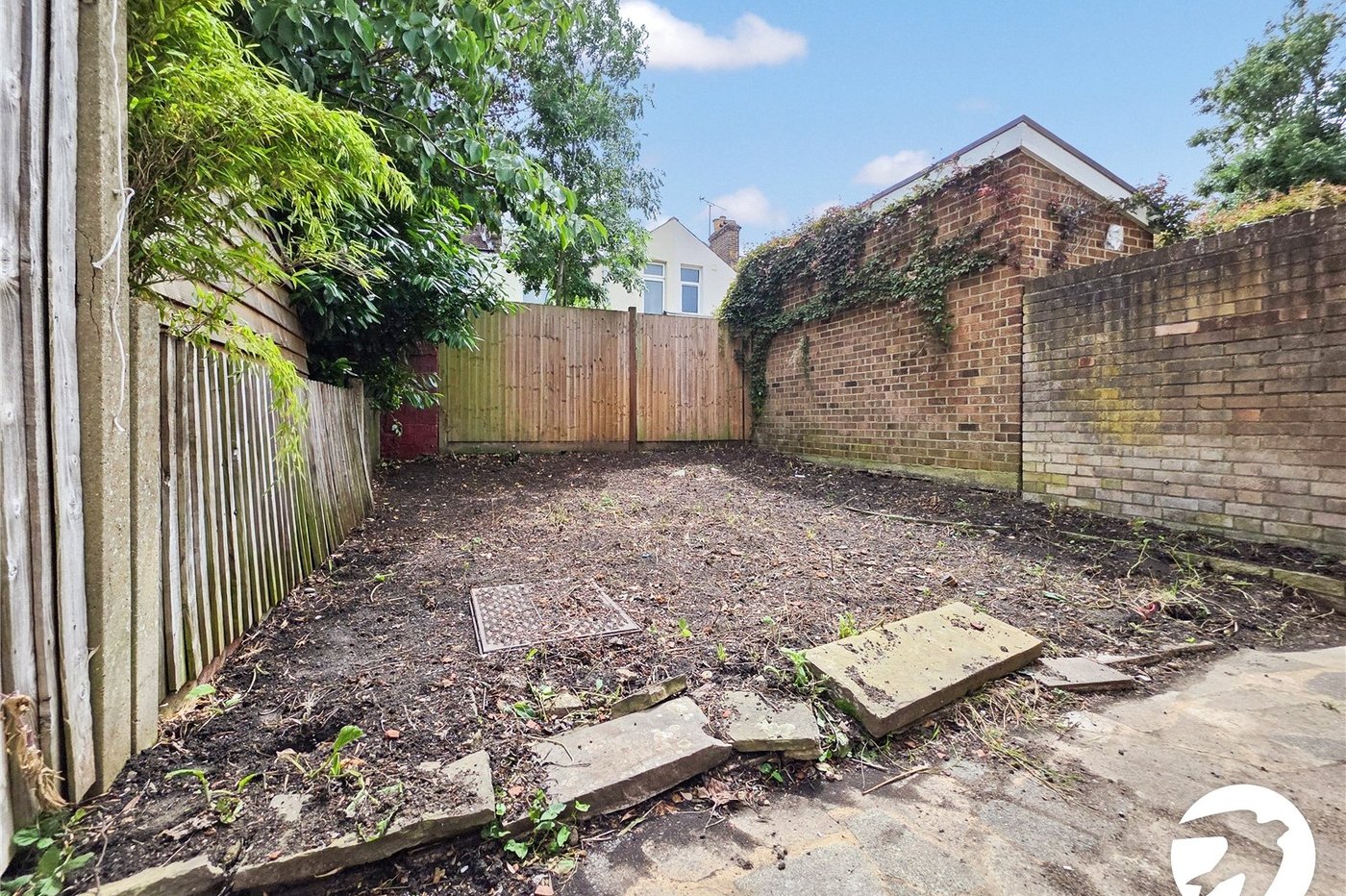 3 bedroom house to rent in London | Robinson Jackson