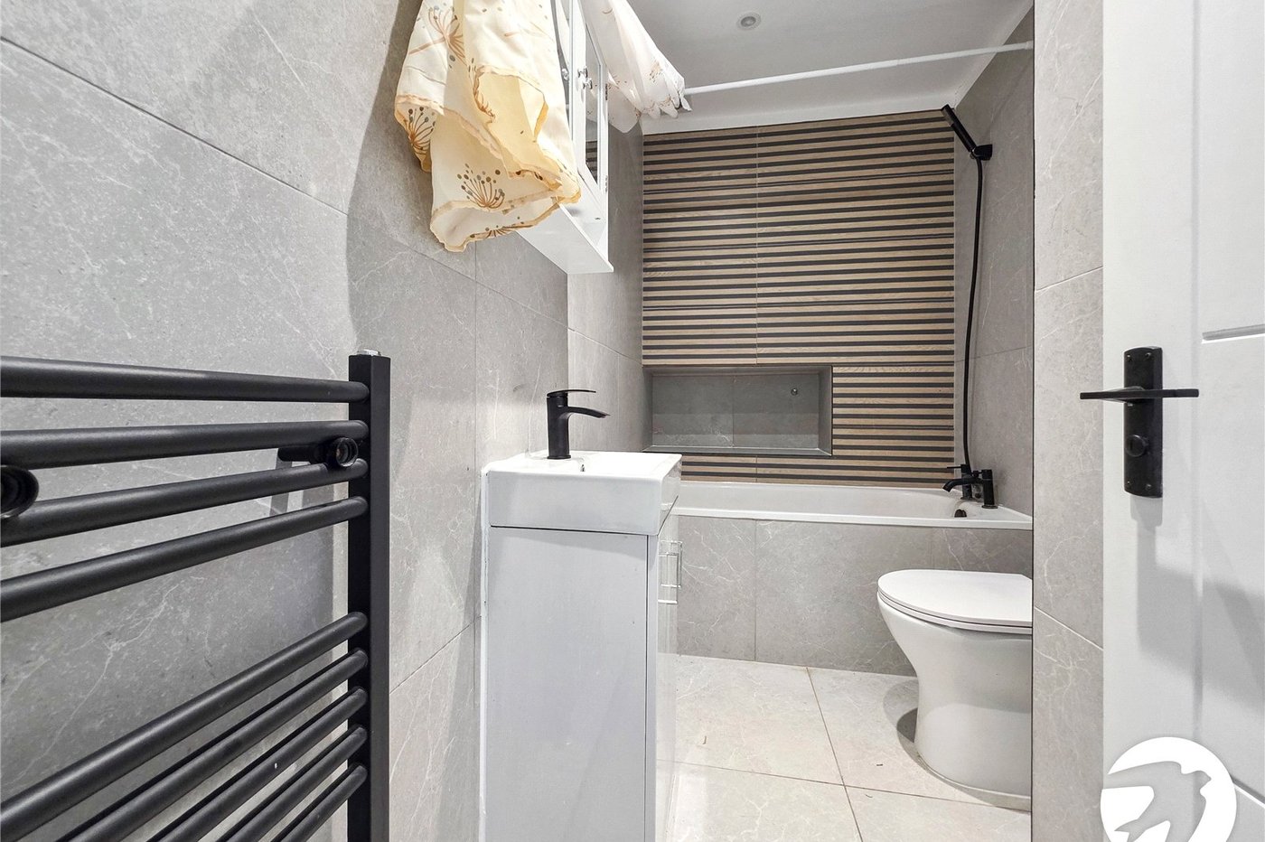 3 bedroom house to rent in London | Robinson Jackson