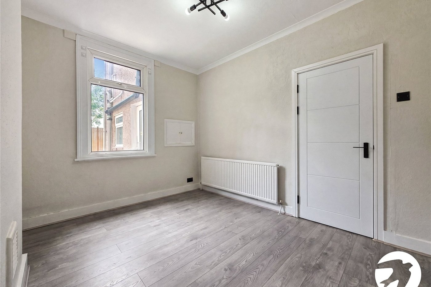 3 bedroom house to rent in London | Robinson Jackson