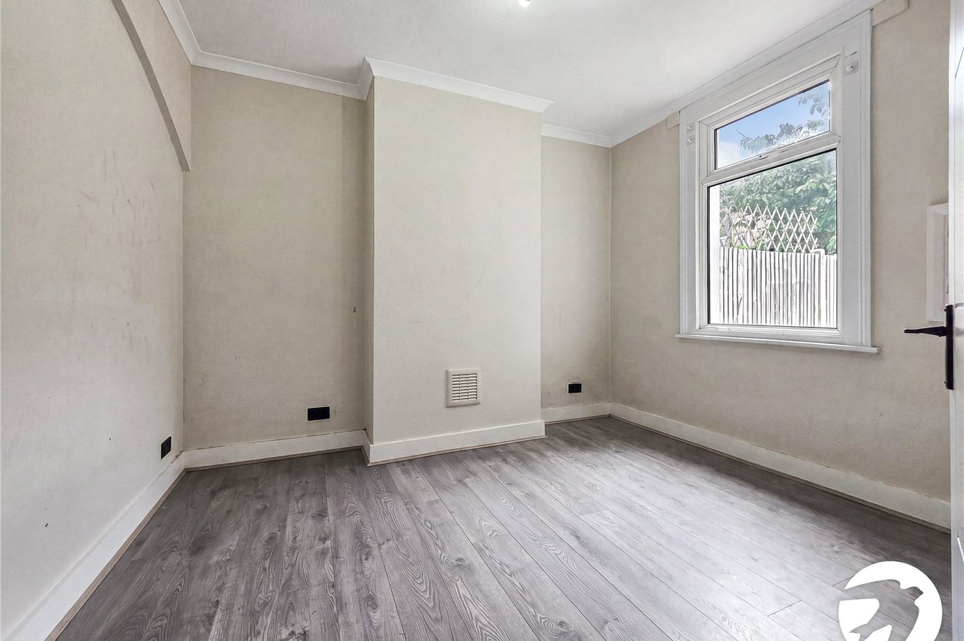 3 bedroom house to rent in London | Robinson Jackson