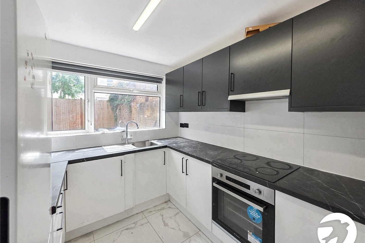 3 bedroom house to rent in London | Robinson Jackson