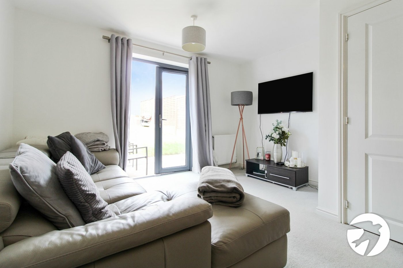 3 bedroom house to rent in Castle Hill | Robinson Michael & Jackson