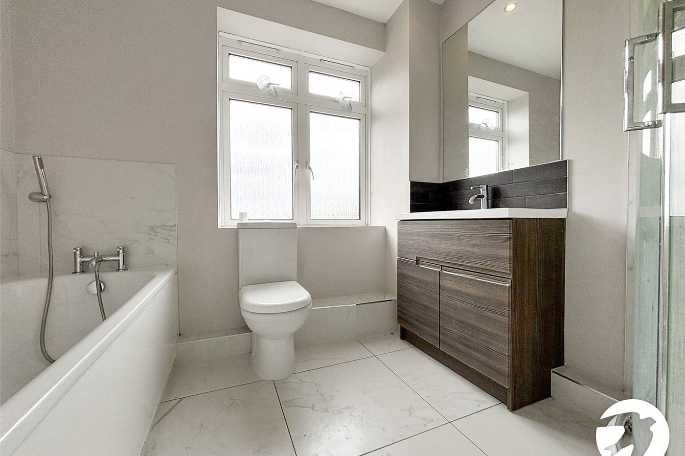 3 bedroom property to rent in London | Robinson Jackson