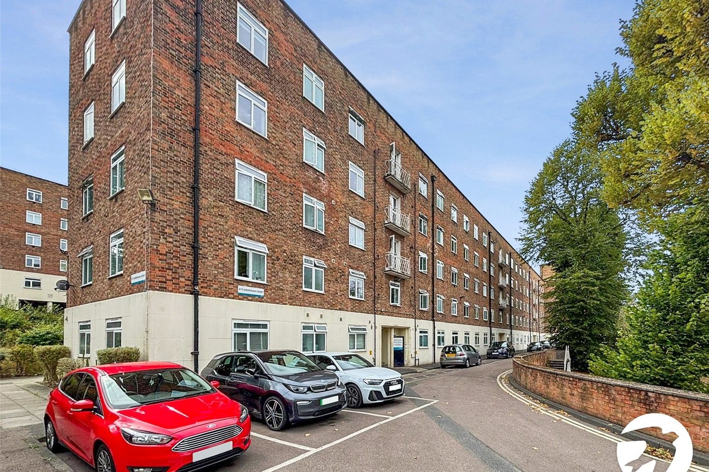 3 bedroom property to rent in London | Robinson Jackson