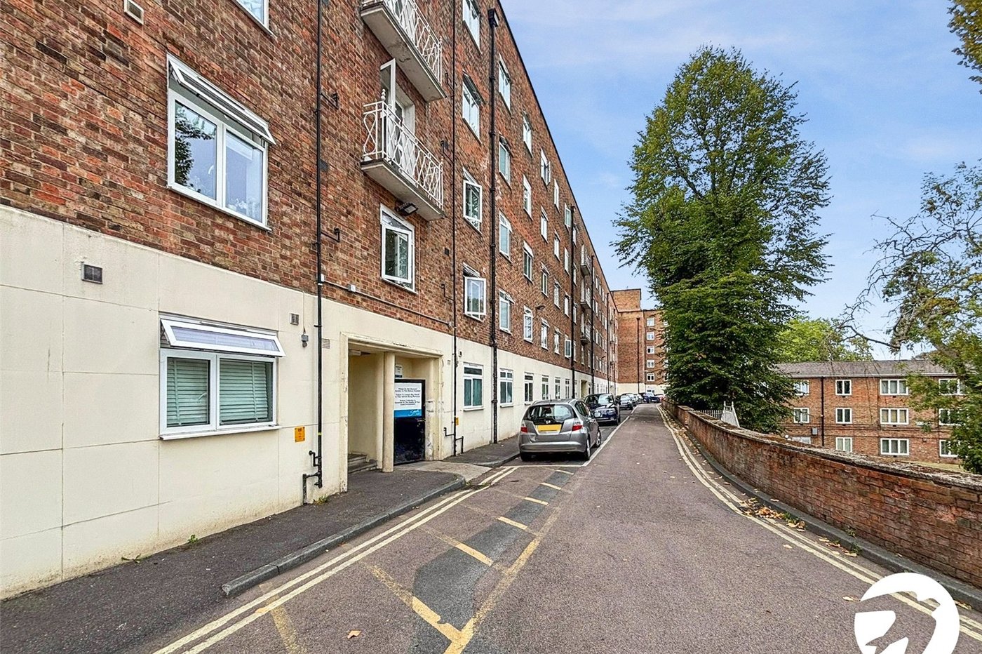 3 bedroom property to rent in London | Robinson Jackson