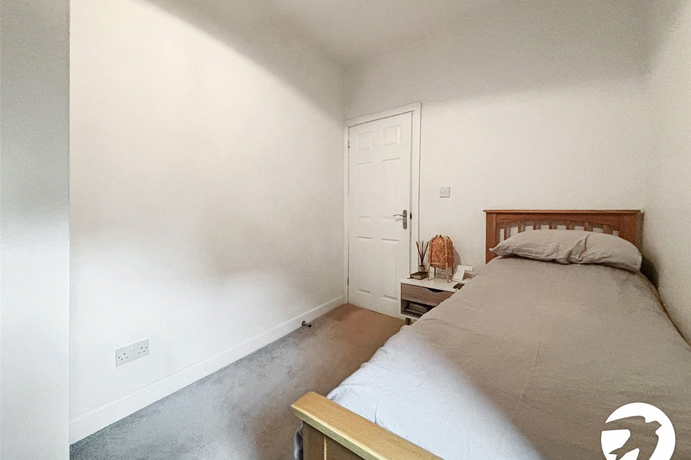 2 bedroom property to rent in London | Robinson Jackson