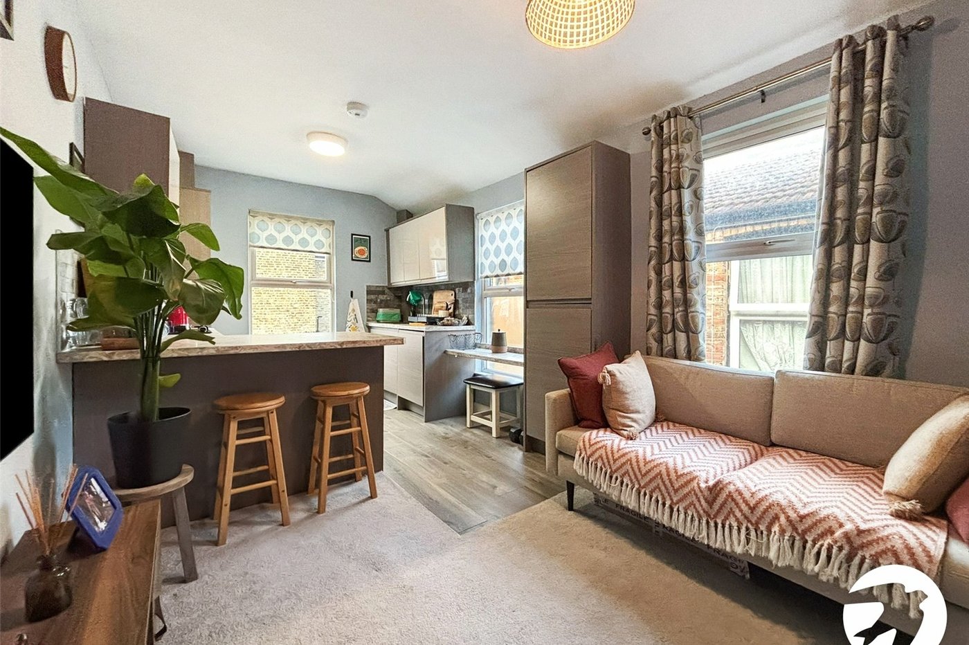 2 bedroom property to rent in London | Robinson Jackson