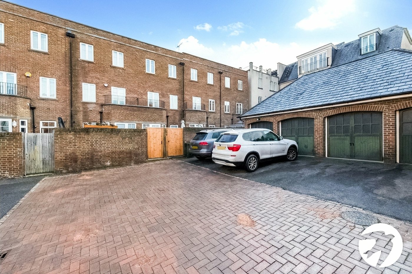 5 bedroom house to rent in Ingress Park | Robinson Michael & Jackson