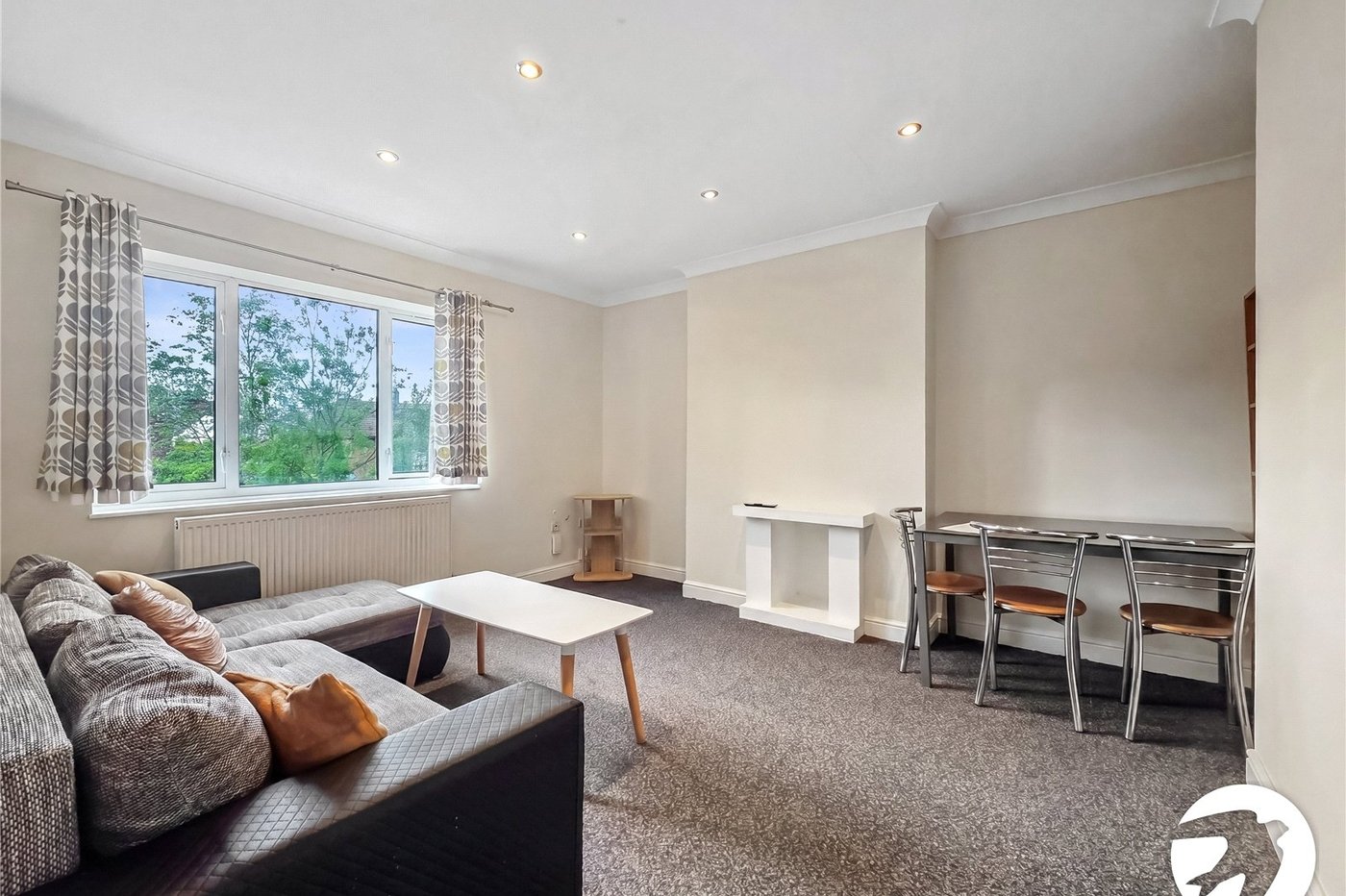 2 bedroom property to rent in London | Robinson Jackson
