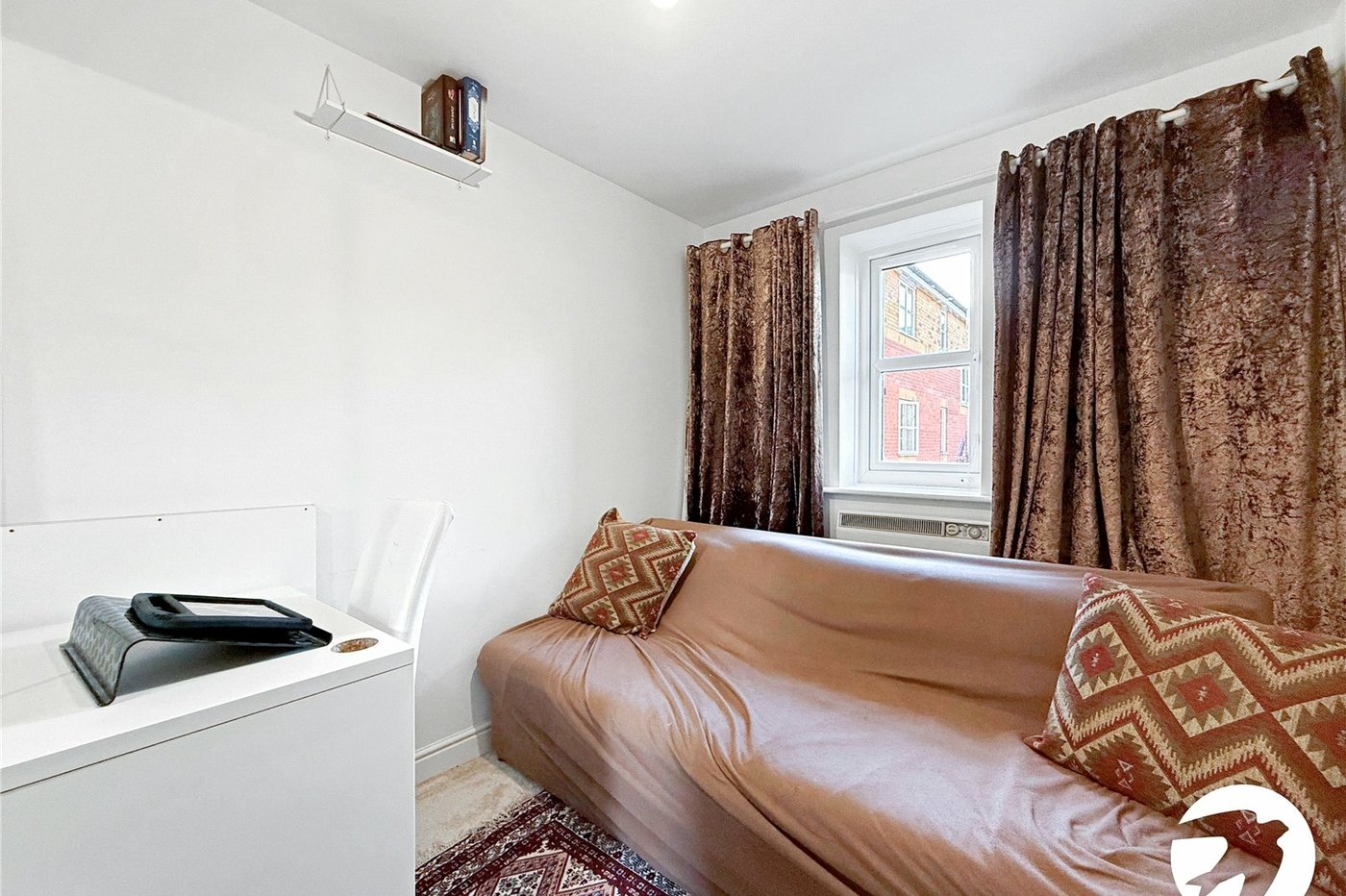 2 bedroom property to rent in London | Robinson Jackson