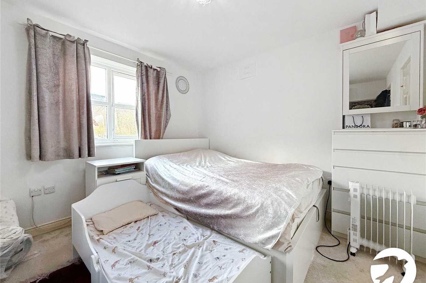 2 bedroom property to rent in London | Robinson Jackson