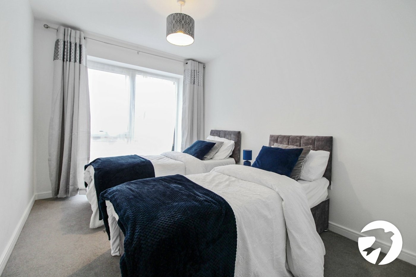 2 bedroom property to rent in Greenhithe | Robinson Michael & Jackson