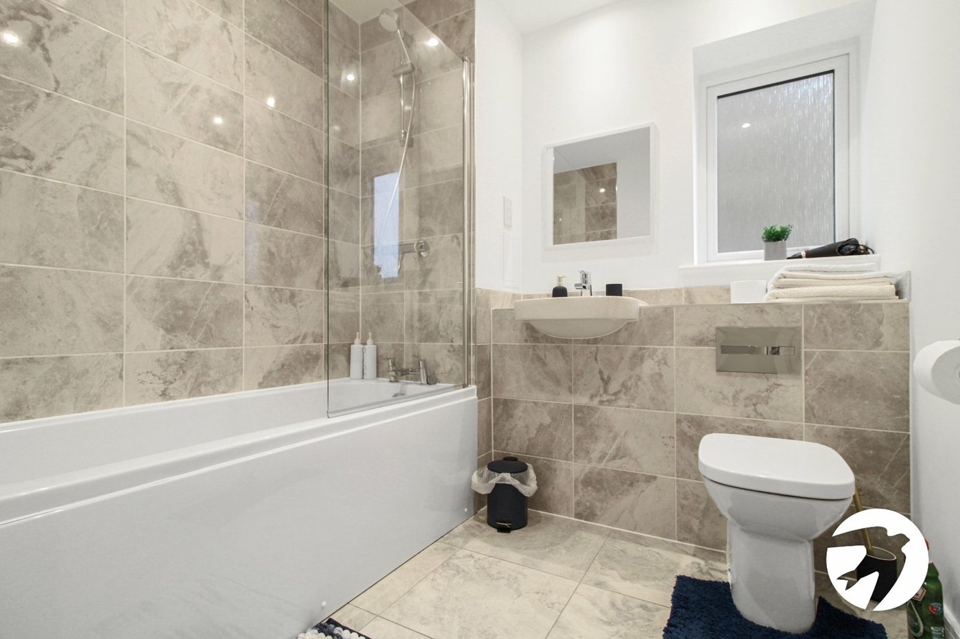 2 bedroom property to rent in Greenhithe | Robinson Michael & Jackson
