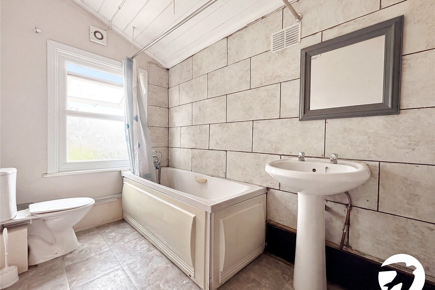 2 bedroom house to rent in Gillingham | Robinson Michael & Jackson