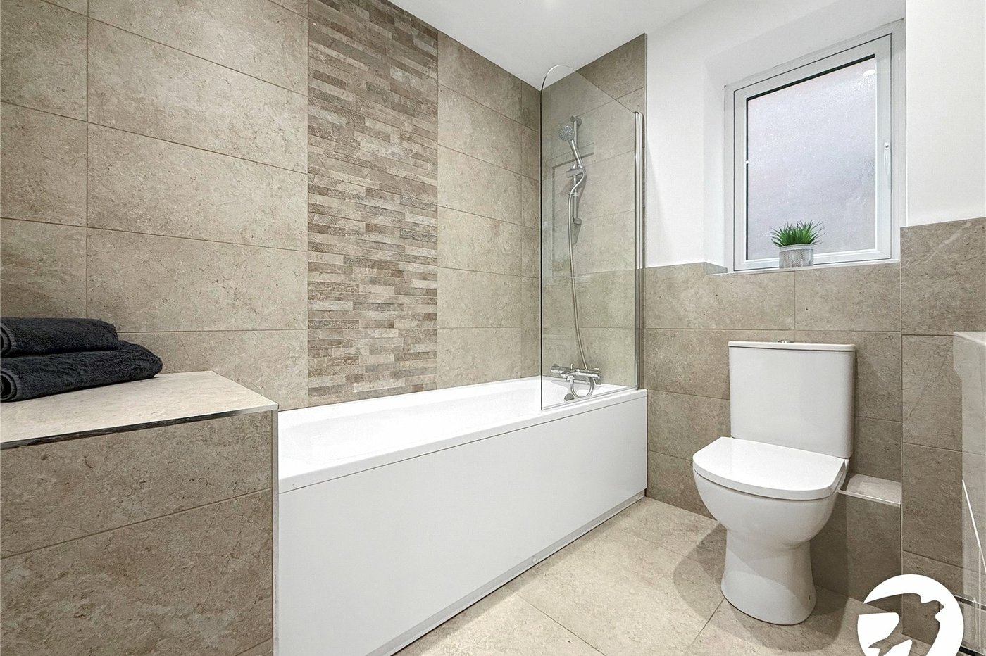 2 bedroom property to rent in Upnor | Robinson Michael & Jackson