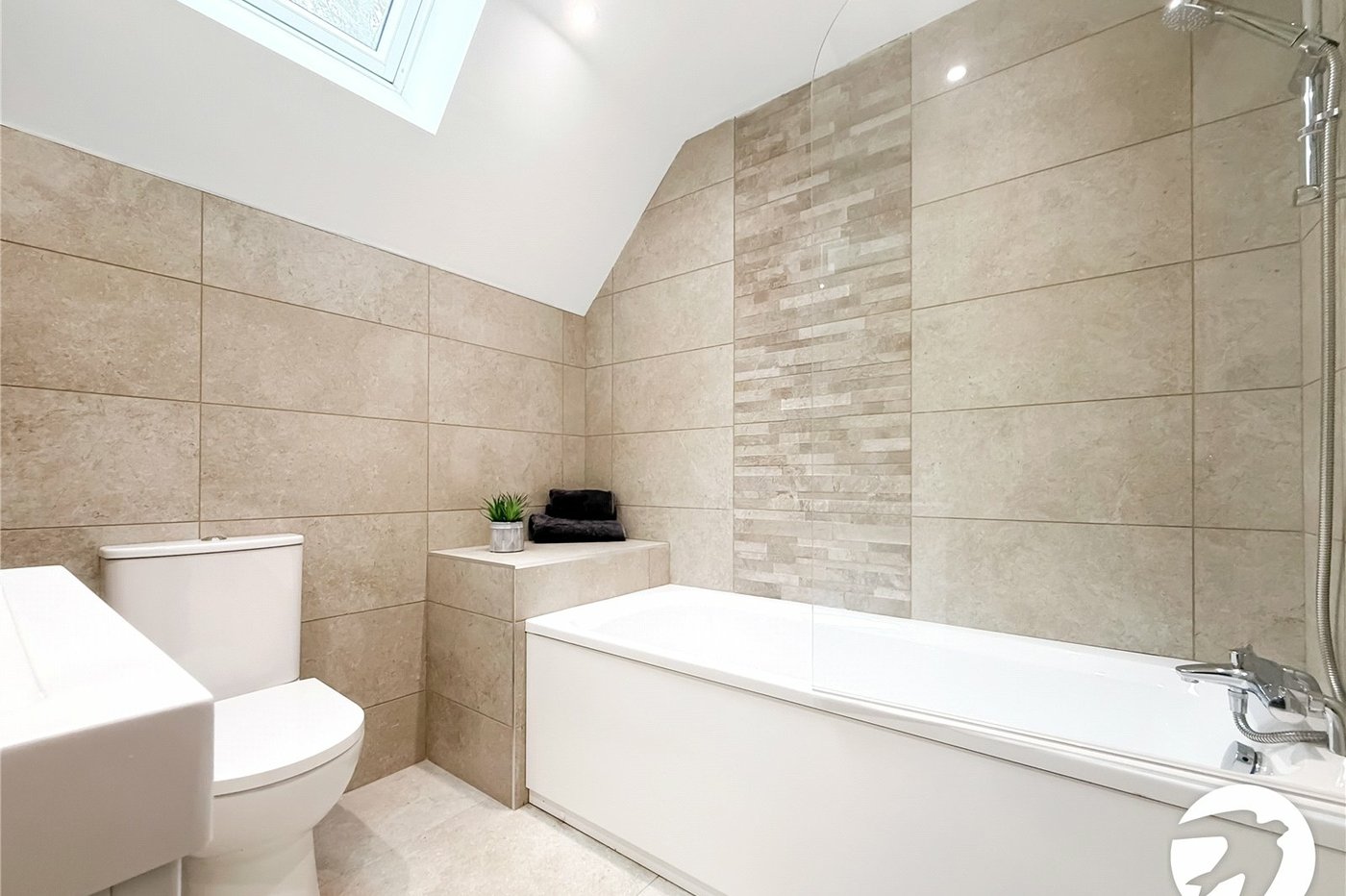 2 bedroom property to rent in Upnor | Robinson Michael & Jackson