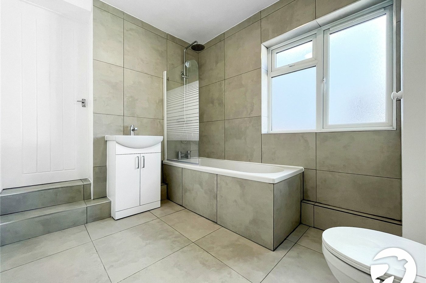 3 bedroom house to rent in Wainscott | Robinson Michael & Jackson