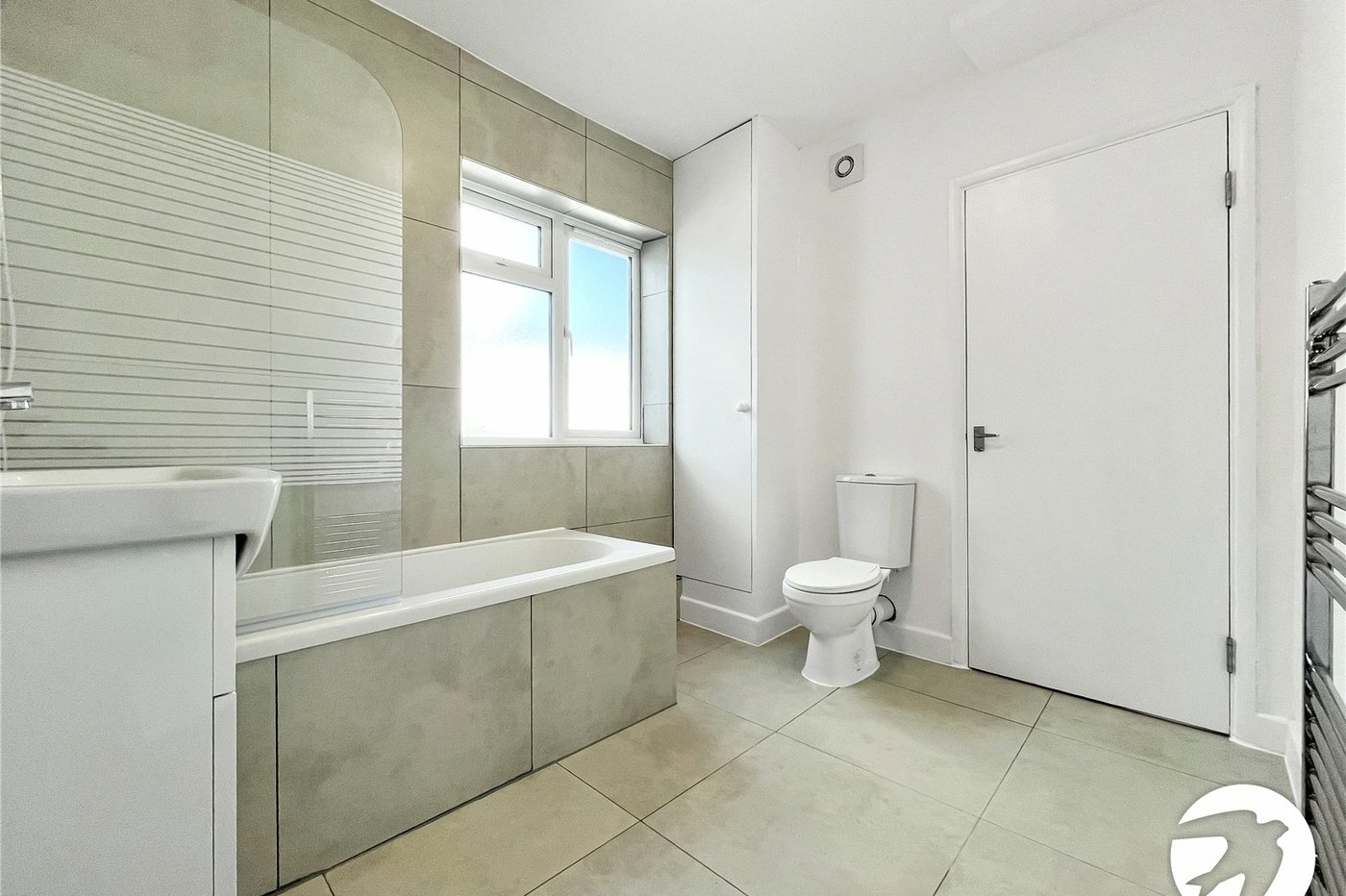 3 bedroom house to rent in Wainscott | Robinson Michael & Jackson