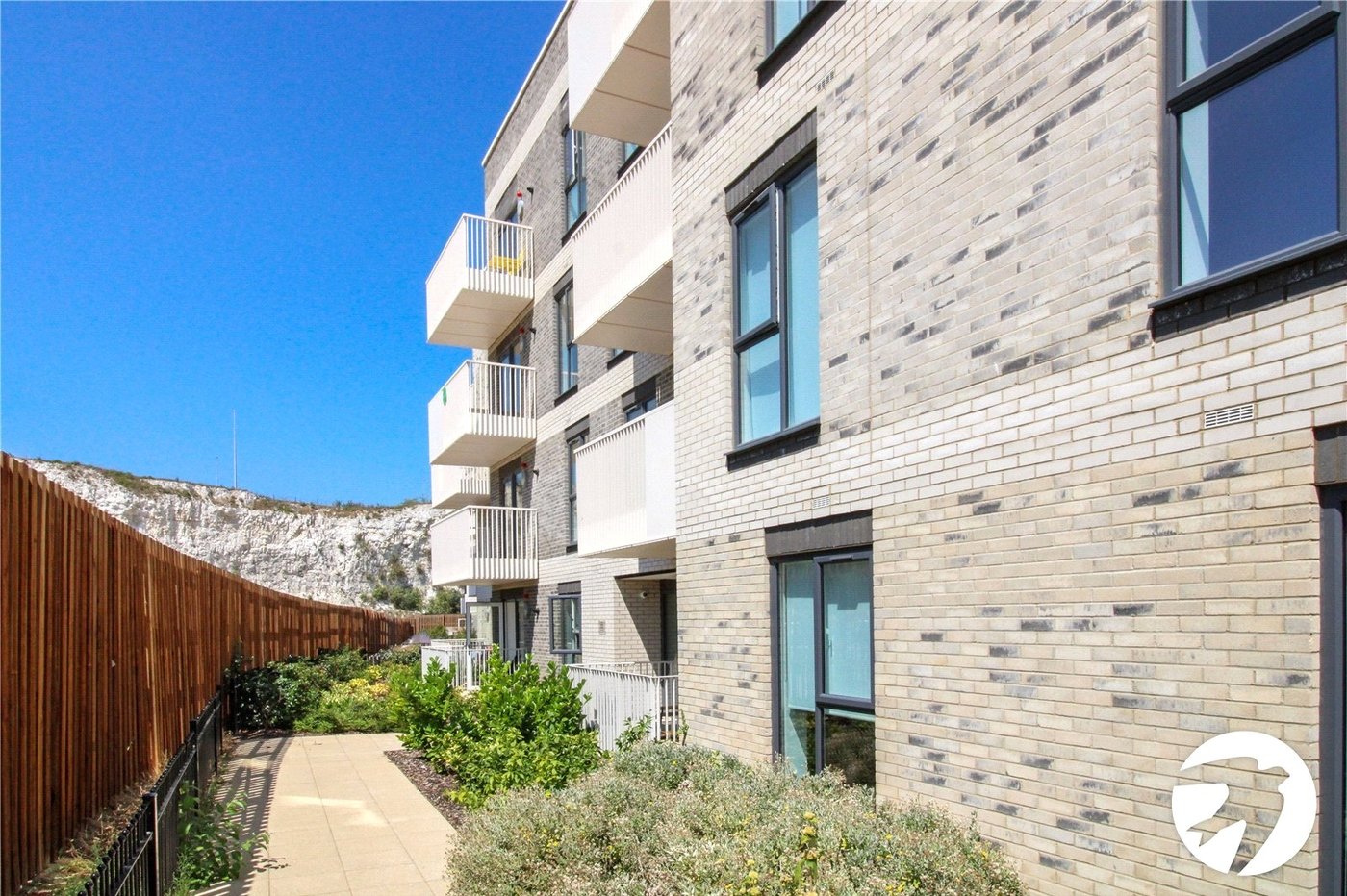 2 bedroom property to rent in Western Cross | Robinson Michael & Jackson