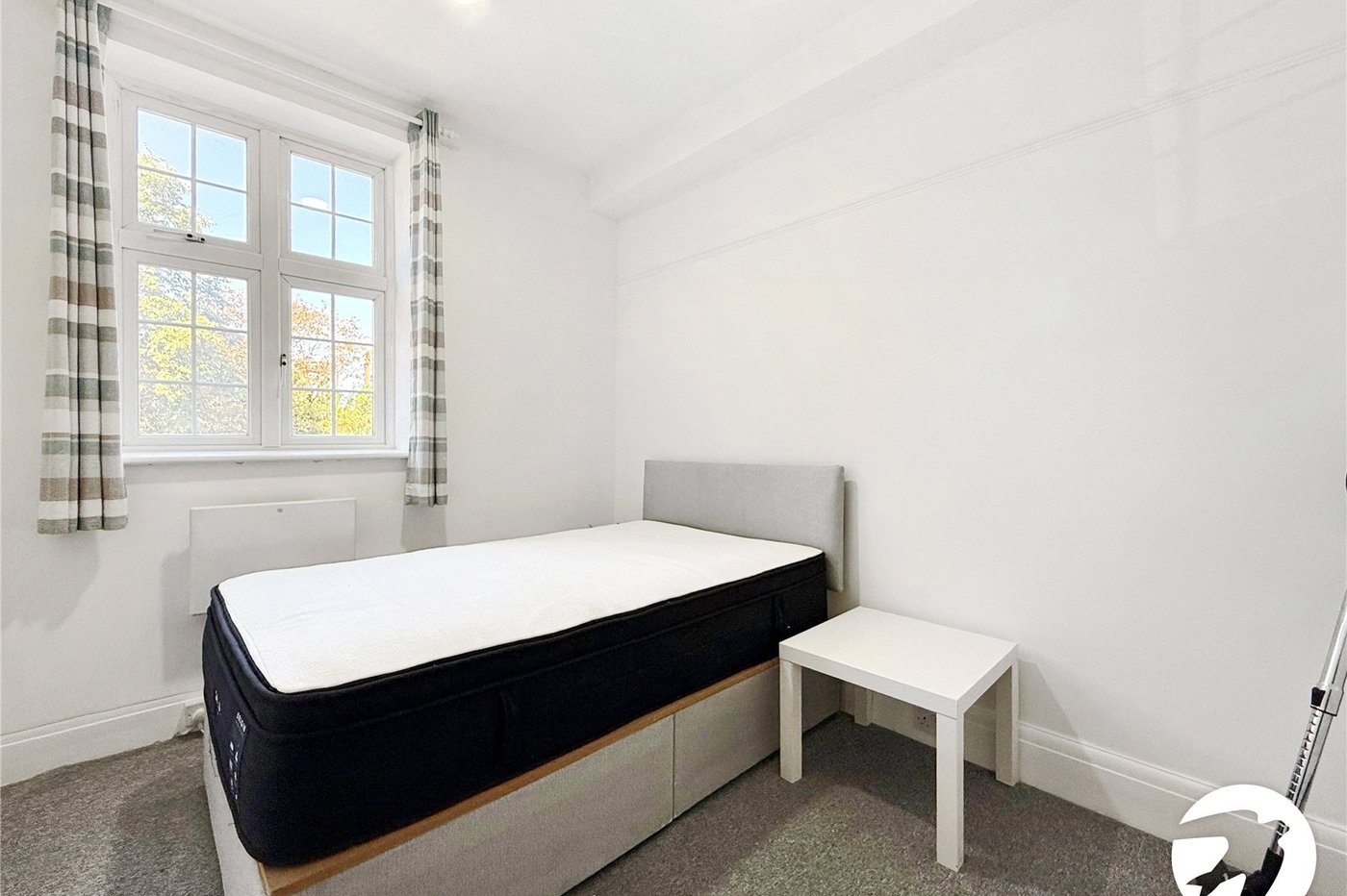 3 bedroom property to rent in London | Robinson Jackson