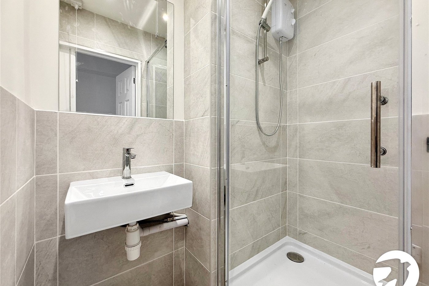 3 bedroom property to rent in London | Robinson Jackson