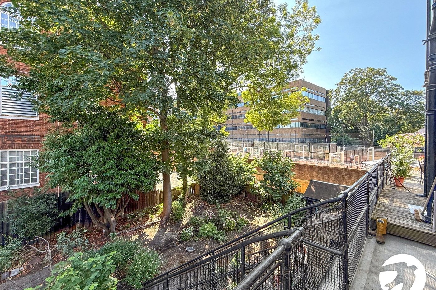 3 bedroom property to rent in London | Robinson Jackson