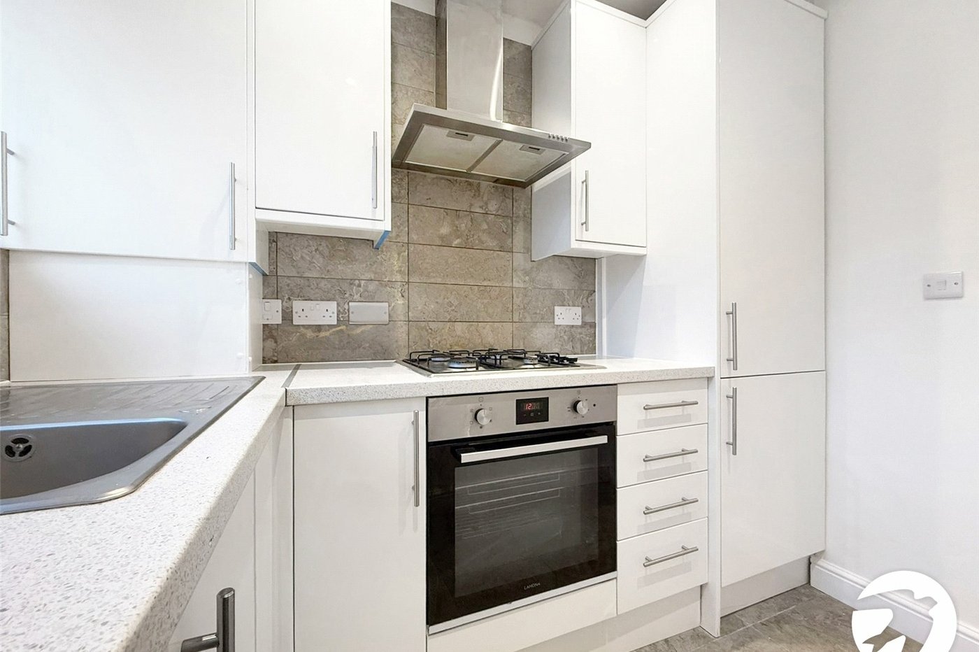 2 bedroom property to rent in London | Robinson Jackson