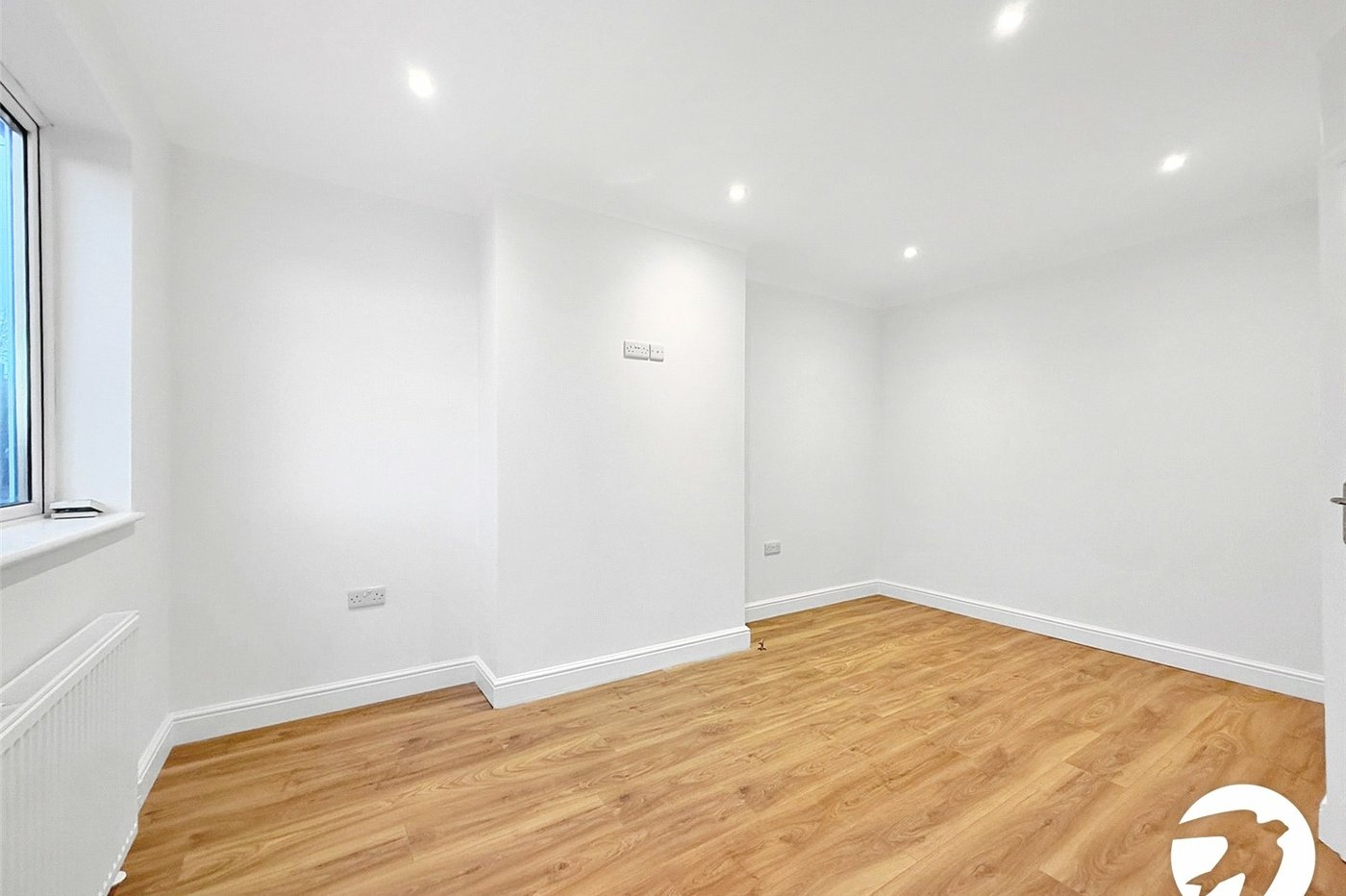 2 bedroom property to rent in London | Robinson Jackson