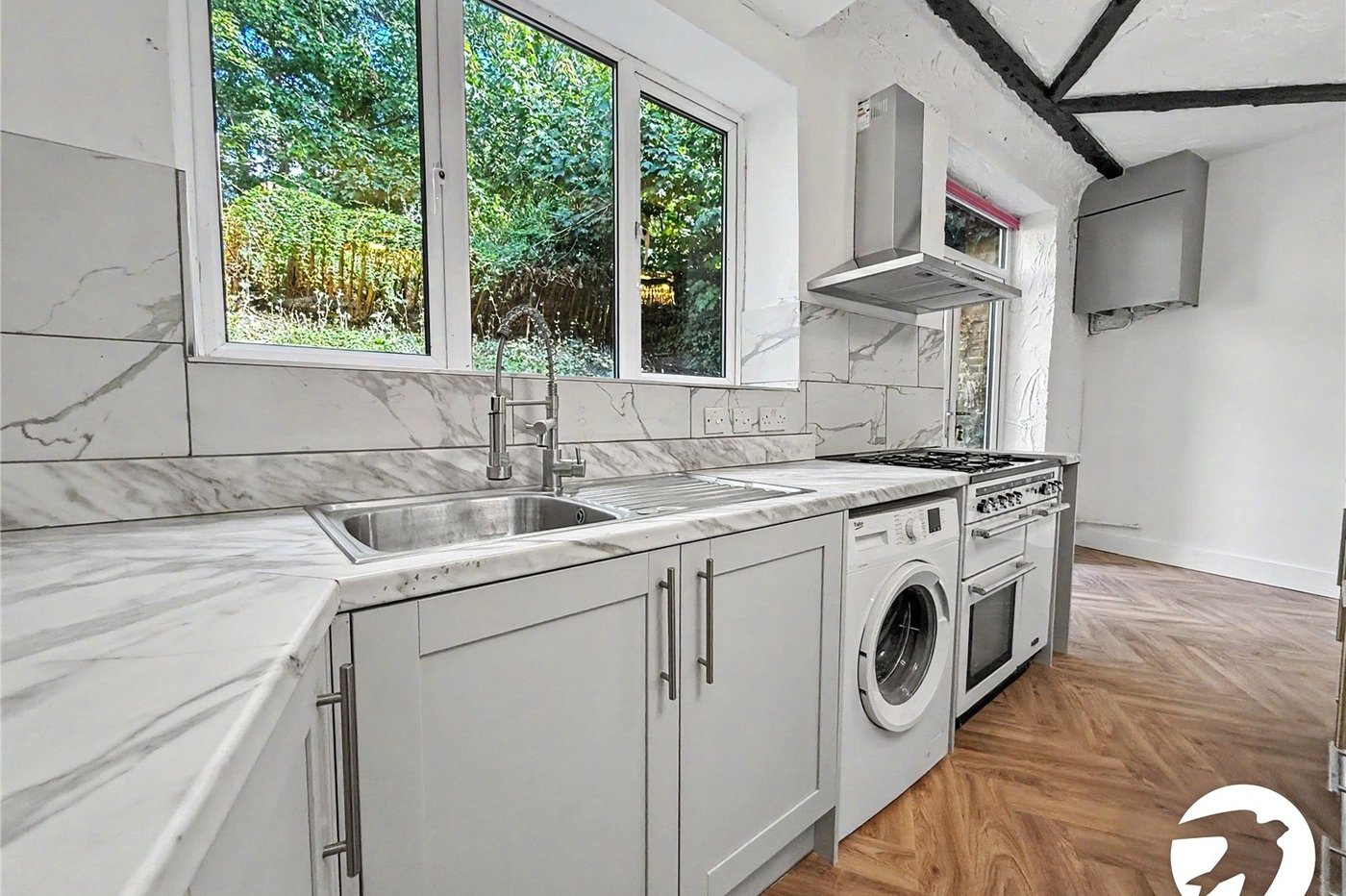 5 bedroom house to rent in London | Robinson Jackson
