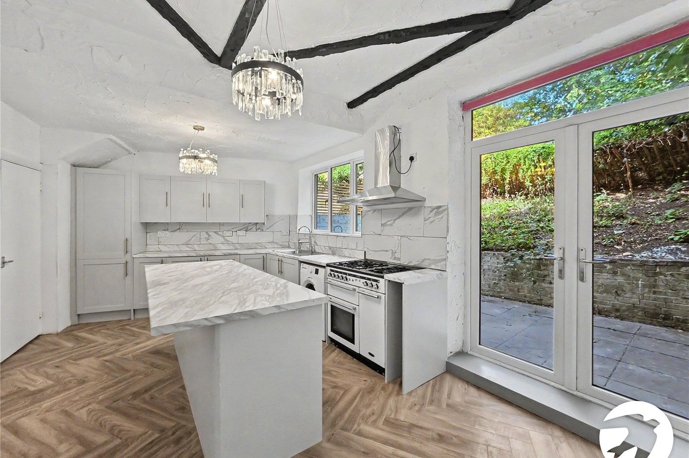 5 bedroom house to rent in London | Robinson Jackson