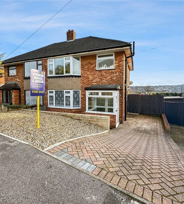 house for sale in Wainscott, Rochester, ME2 Robinson Michael & Jackson